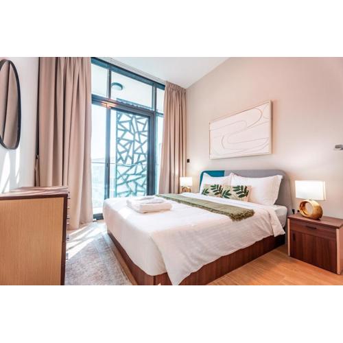 Modern 1BHK Near AUH Airport For 3 Guests