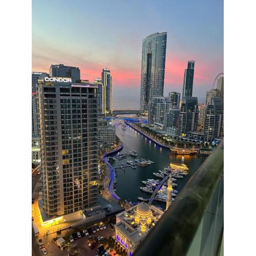 Modern 1BR Apartment in Dubai Marina with sea view