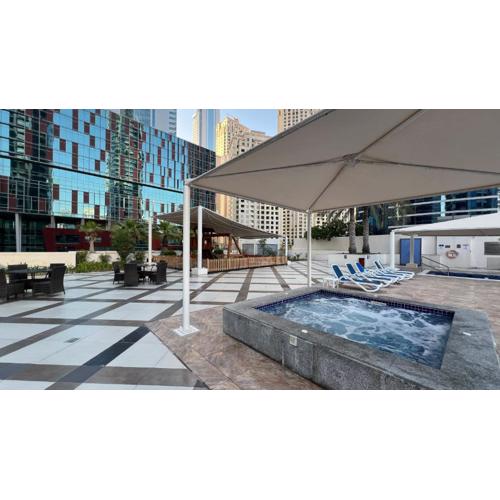 Modern 1BR Apt With Access to Jacuzzi, Sauna & Pool