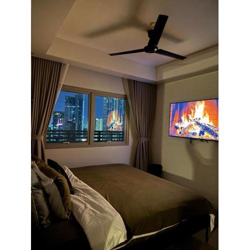 Modern 1BR Executive Suite l Best City View of BGC l The Residences BCCT
