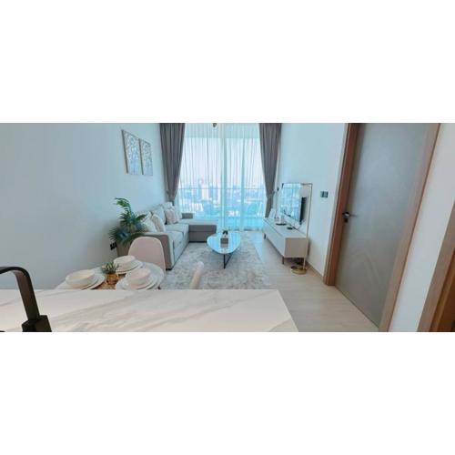 Modern 1br In Jvc Balcony, Pool & Free Parking