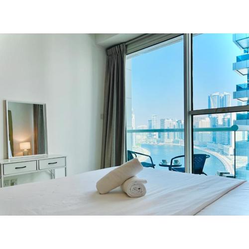Modern 1BR Unit with Canal View Near Burj Khalifa