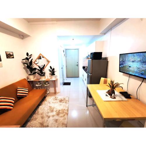 Modern 1BR with balcony and 100mbps wifi