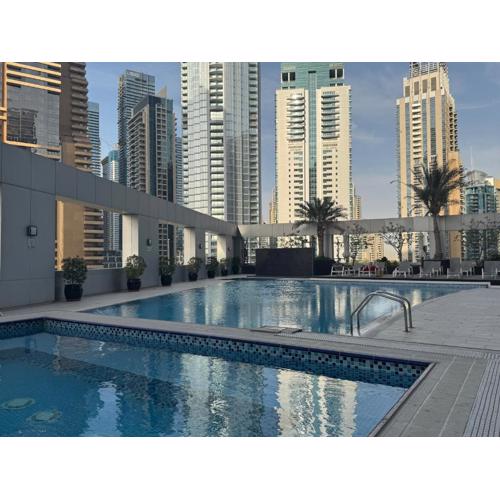 Modern 1BR with Balcony, Pool and Gym, Dubai Marina