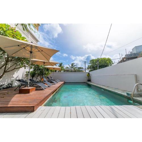 Modern 2-Bed Sleeps 4 with Balcony