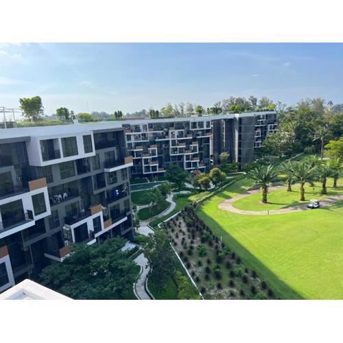 Modern 2-bedroom Apartments with washer in Skypark Laguna Bang Tao