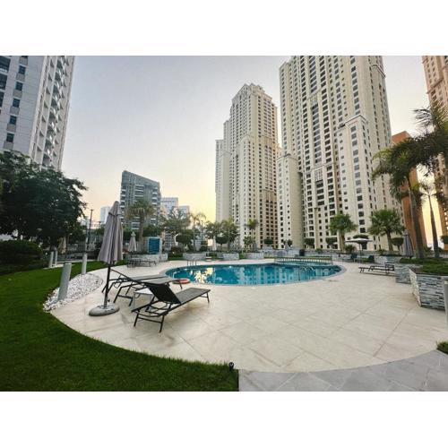 Modern 2-bedroom Escape