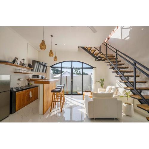 Modern 2-Bedroom-Villa Imola with Private Pool, Fitness-Corner and Jungle View in Canggu -Bali