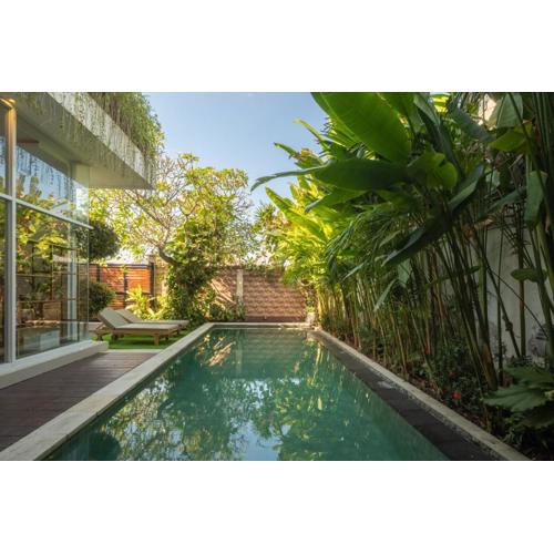 Modern 2-Bedroom Villa with Private Pool, 9m from Beach