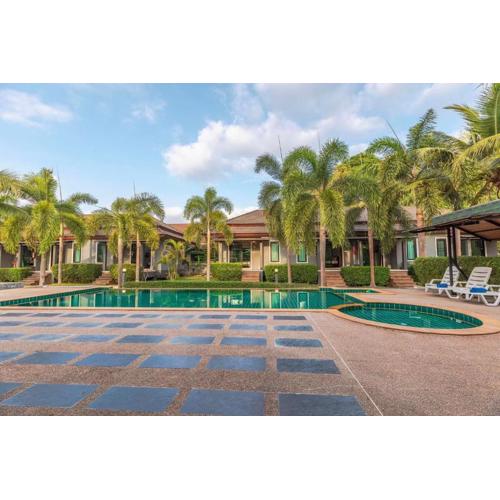 Modern 2-Bedroom Villas with Pool Access