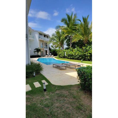 Modern 2BDR - Pool & Golf View