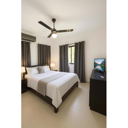 Modern 2BR Apartment 3 Min from Airport with Free Parking