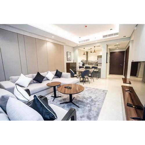 Modern 2BR Apartment Nobles Tower Dubai Views