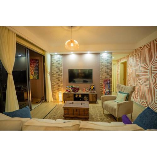 Modern 2BR Apartment Pool & Balcony