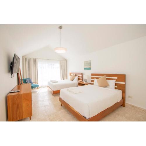 Modern 2BR Caribbean Apt -Pool & Beach Access