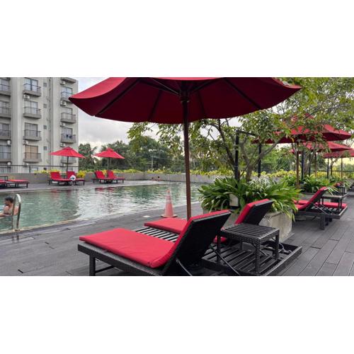 Modern 2BR Resort Apartment with Pool & Gym, Malabe