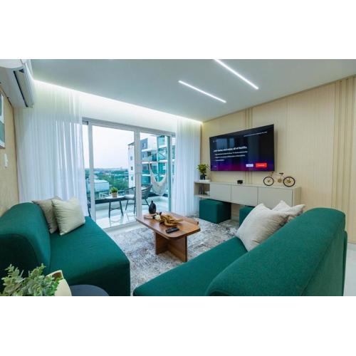 Modern 3BR! 9fl, King Bed! Sti!,