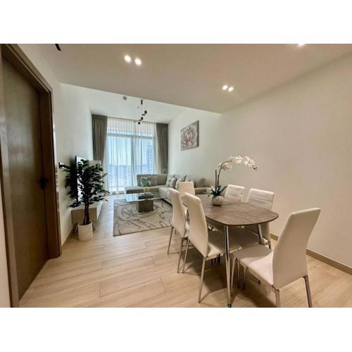 Modern 3br Apt Jvc Big Balcony Pool & Parking