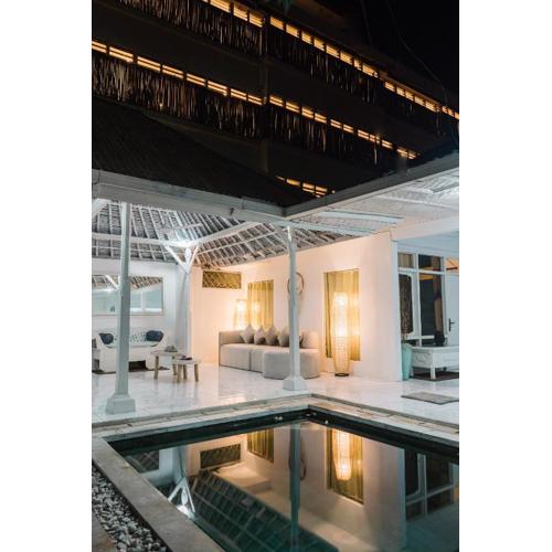 Modern 3BR Villa, 4min to Double Six Beach, Pool