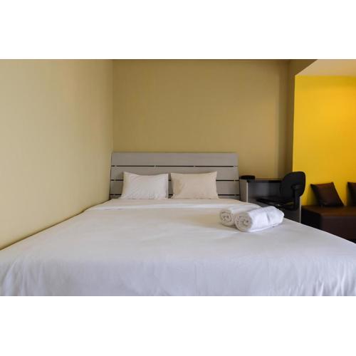 Modern and Comfy Studio Tamansari Sudirman Apartment By Travelio