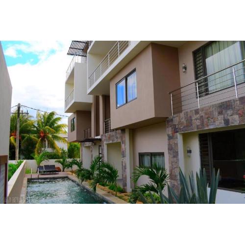 Modern and cosy condo: Westwood Apartments