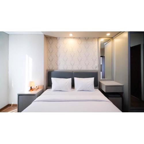 Modern and Cozy 1BR at Grand Sungkono Lagoon Apartment By Travelio