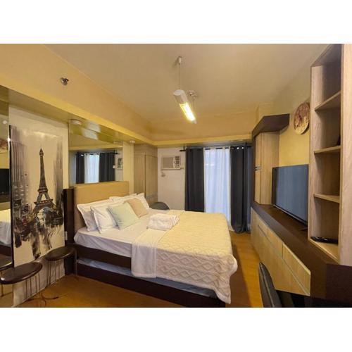 Modern and Cozy Condo in 8Adriatico near PGH, SLMEC and US Embassy