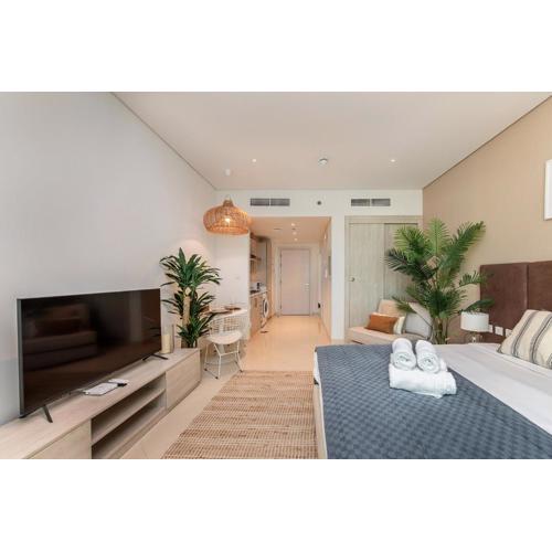 Modern and Cozy Studio at Seven Palm Prime Location