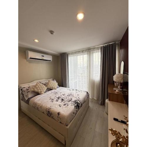 Modern and Cozy Studio Unit with Balcony Near Ayala Center