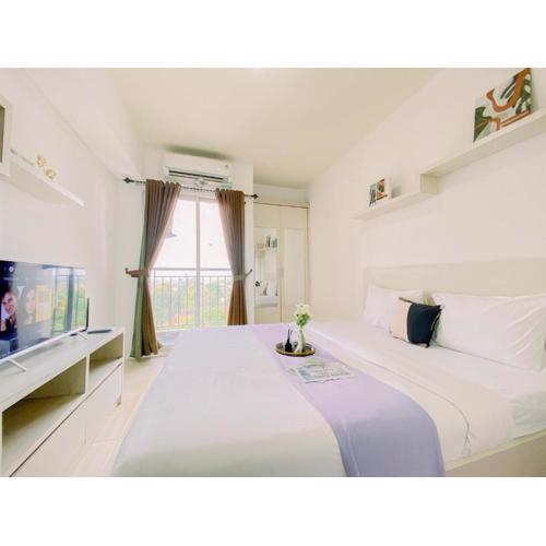 Modern and Good Deal Studio at Serpong Greenview Apartment By Travelio