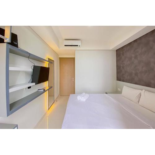 Modern and Homey 1BR (No Kitchen) Gold Coast Apartment By Travelio