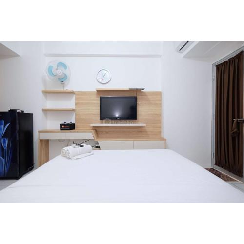 Modern and Homey Studio at Gunung Putri Apartment By Travelio