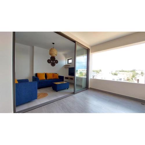 Modern and Luxury 3 bedroom apartment Steps from the beach