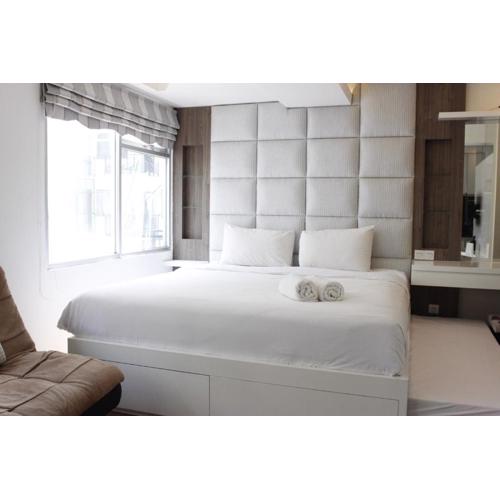 Modern and Spacious Studio at Jarrdin Cihampelas Apartment By Travelio