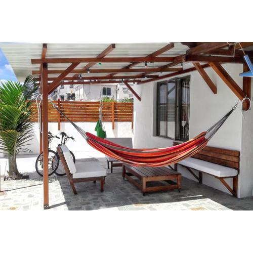 Modern apartment in Pereybère with pool view, 50 m²