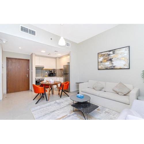 Modern Apt I Family-Friendly I Town Square