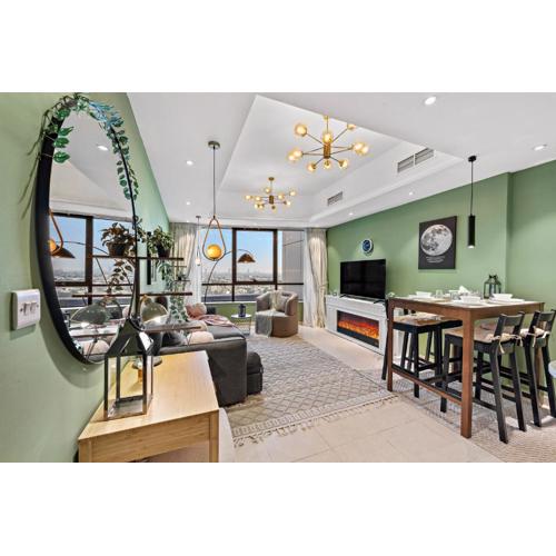 Modern Apt just Steps to Metro & Lake with Pool andParking