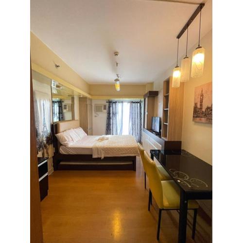 Modern Bayview Condo in 8 Adriatico