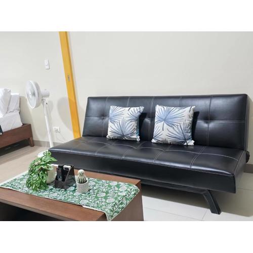 Modern BGC One Uptown 1BR near Grand Hyatt Uptown Mitsukoshi Malls and St Lukes Medical Center