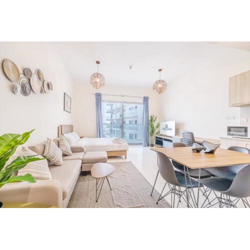 Modern Bright Home in Business Bay