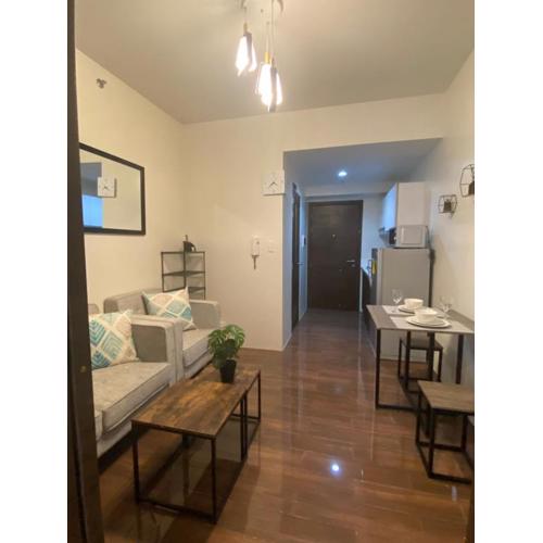 Modern Chic Condo at Makati with WiFi and Netflix