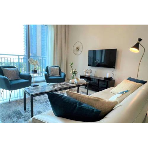 Modern & Chic Waterfront 2bed balcony Dubai Creek