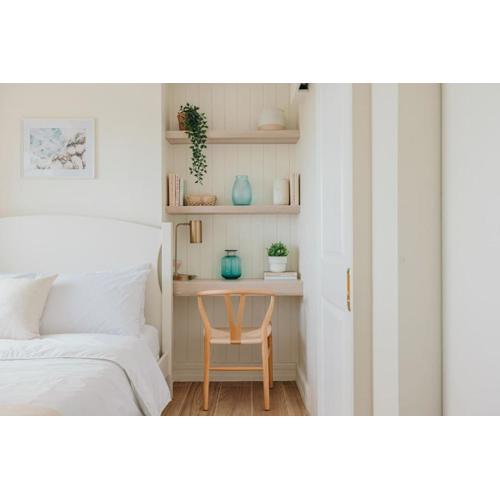 Modern Coastal Design 1 BR Condo Golf View BGC