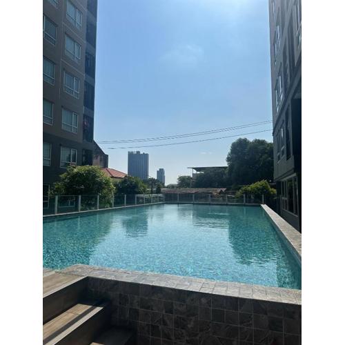 Modern Condo - BTS Bang Chak - Pool, Gym, Wi-Fi