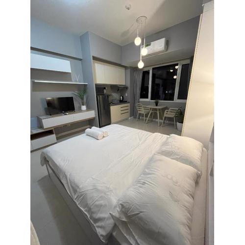 Modern condo 3 min walk to Ayala in Cebu business Park Near IT park