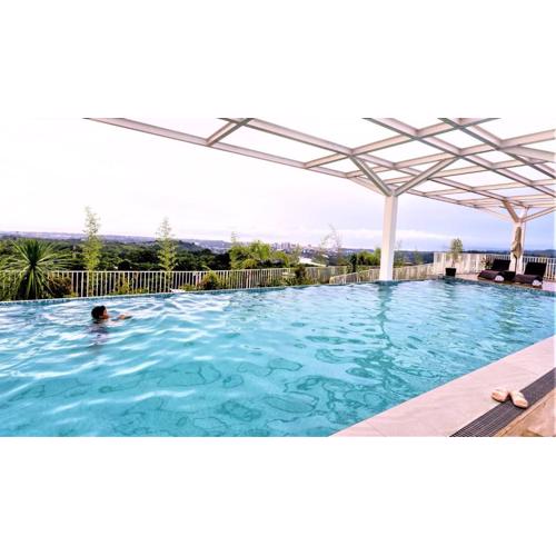 Modern Condo with pool and gym