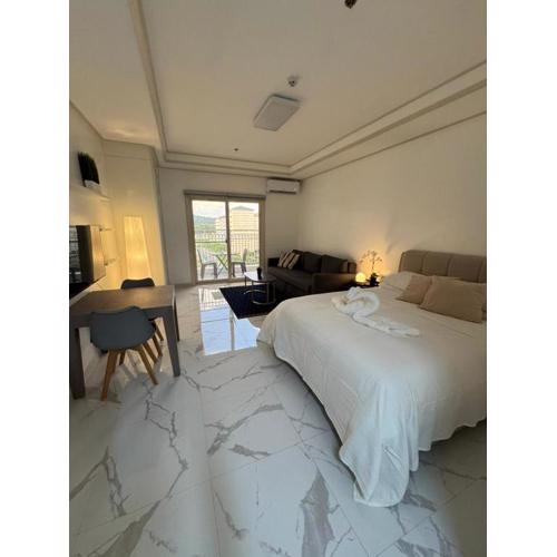 Modern Condo with Pool near Casinos in Clark