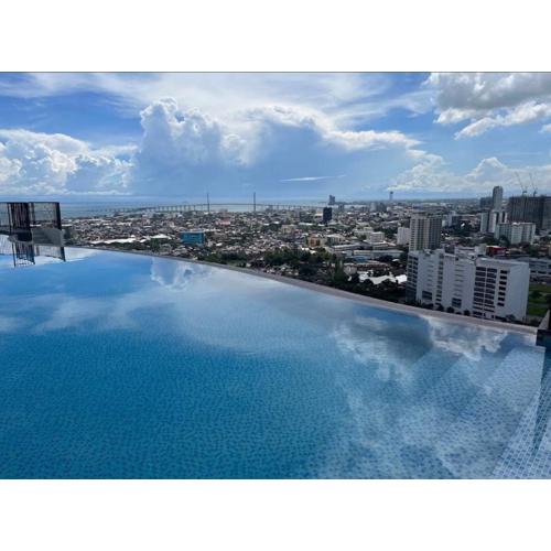 Modern Cozy with Netflix Condo Unit in Calyx Cebu Ayala