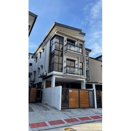 Modern Eclectic Townhouse in Diliman Quezon City