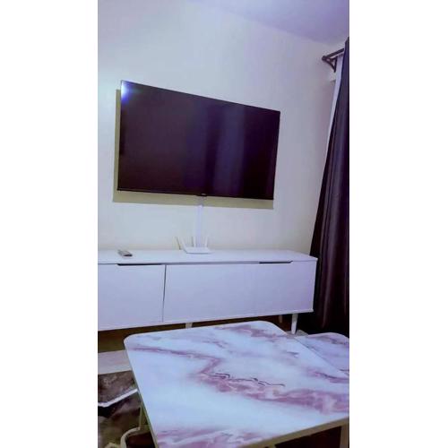 Modern furnished one bedroom unit near the airport